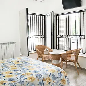 Willa Sole, Bari